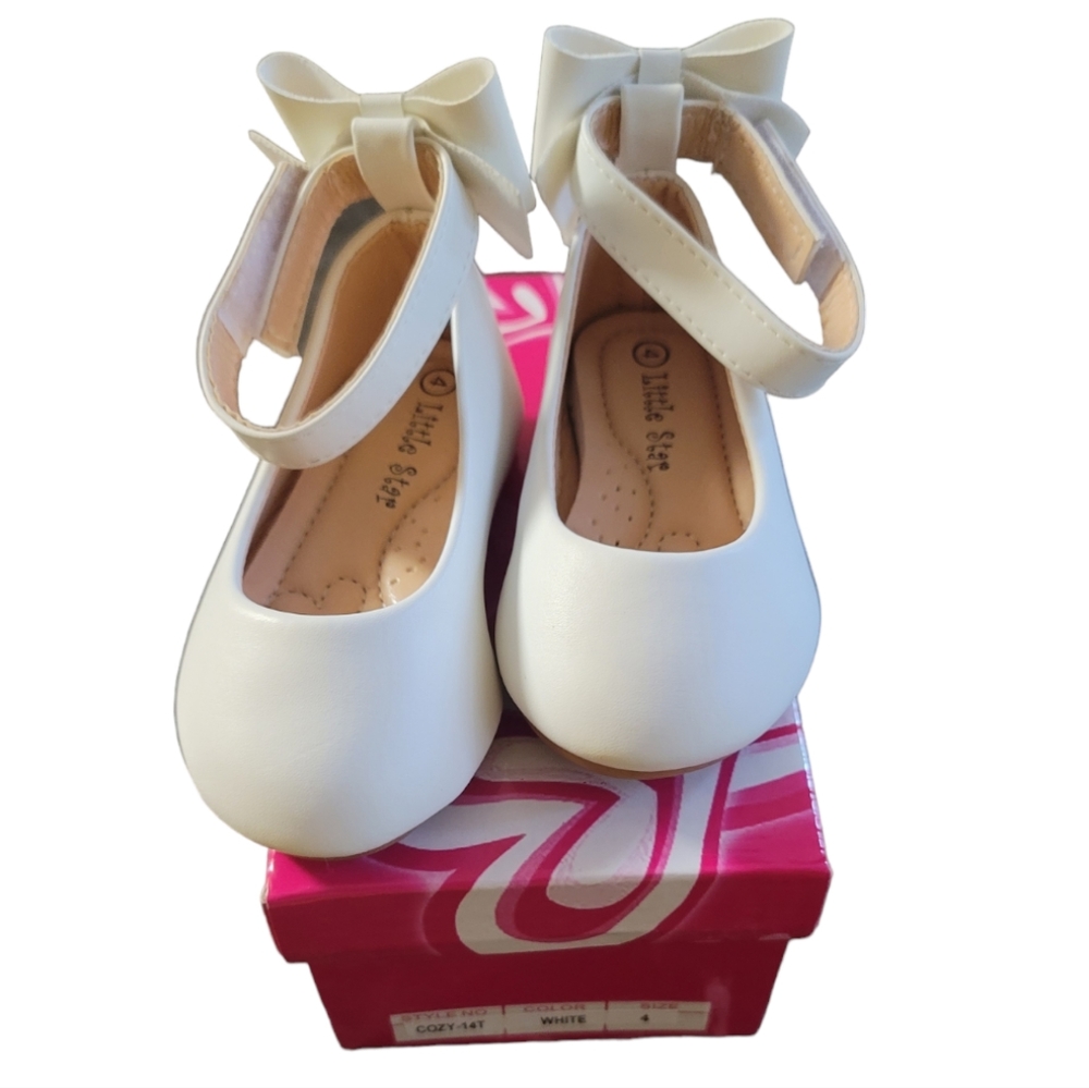 Little Star Solid White Slip On Dress Shoes with Bow, Size 4